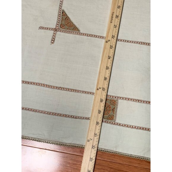 Vintage Embroidered Linen Tablecloth - Perfect For Fancy Dinners & Impressing In - Picture 8 of 9